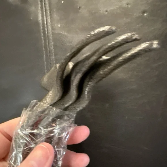 Black Whale Tail Wall Hooks cast iron - Picture 2 of 4